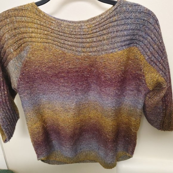 ✨Free w/purchase✨ Knitted Sweater - Picture 1 of 4